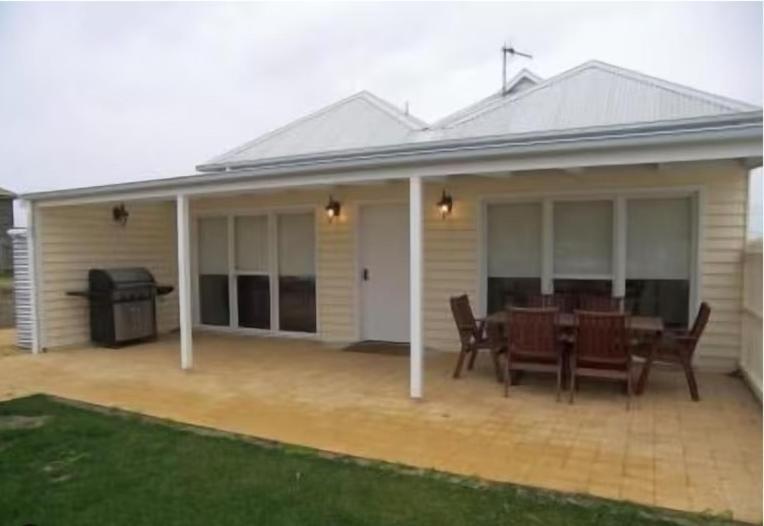 Surfside Holiday Park Warrnambool Esterno foto